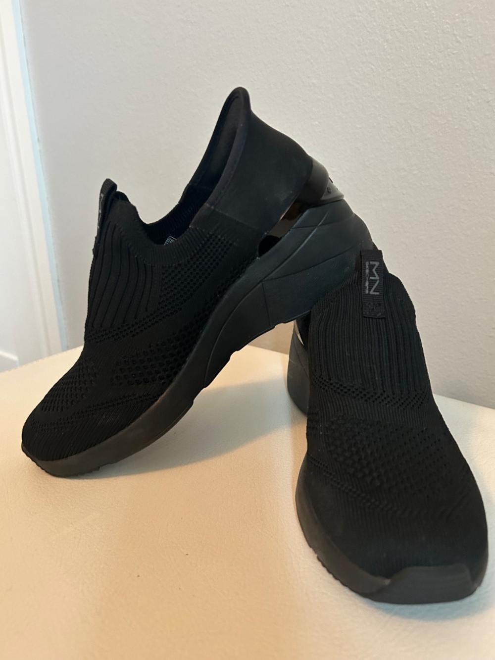 Sketchers Slip on Shoes - Picture 2 of 7